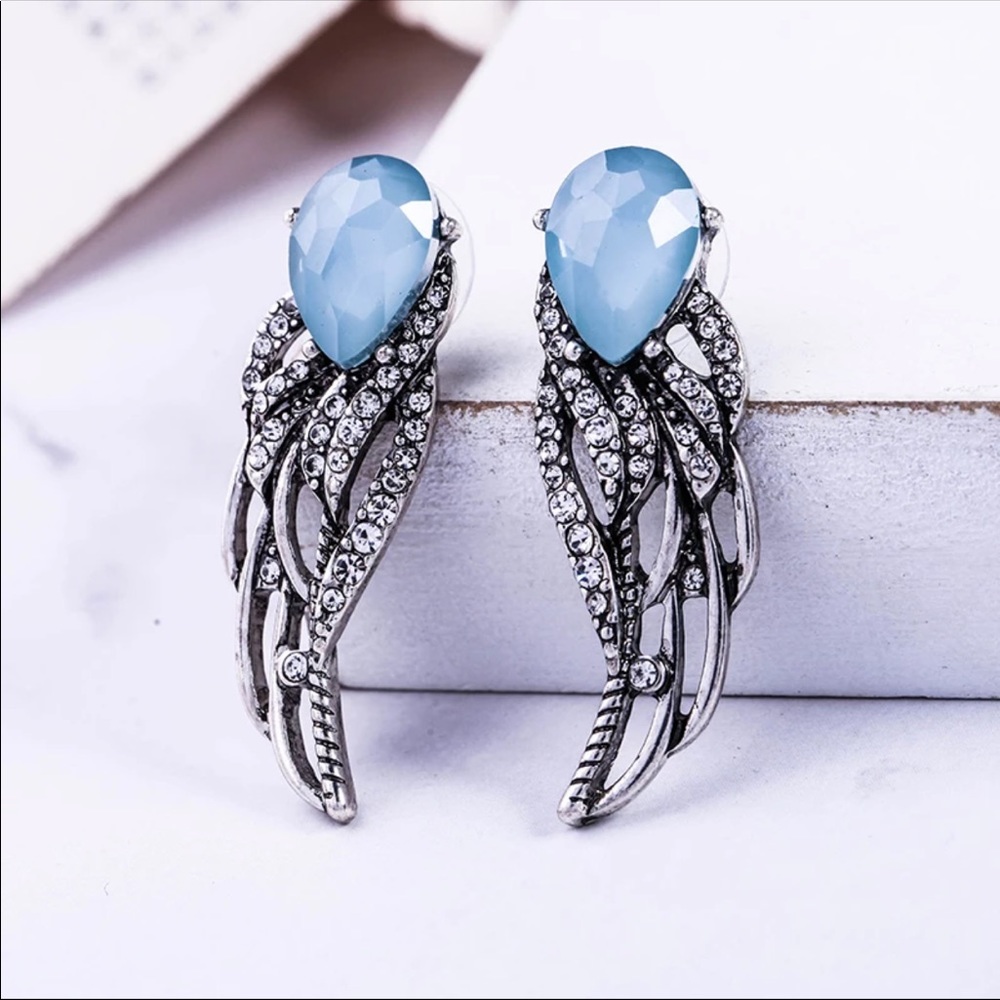 New Hollowed Out Crystal Wing Stud Earrings - Picture 1 of 4